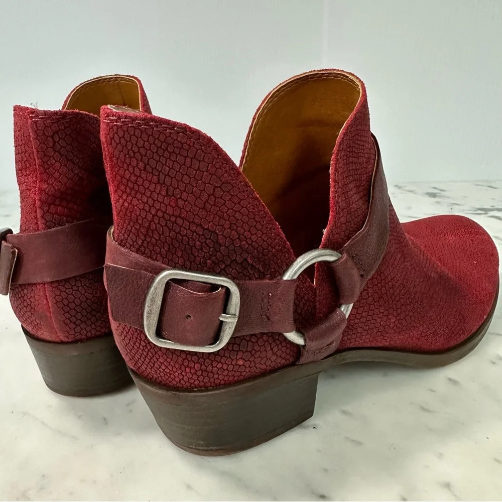 LUCKY BRAND Bernaeh Ankle Bootie Size 8M Red Buckle Cowgirl Moto Suede P… - Picture 9 of 15